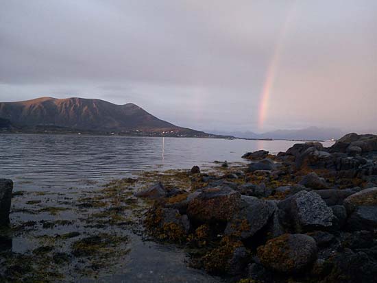 Regnbuen over Stokkmarknes
